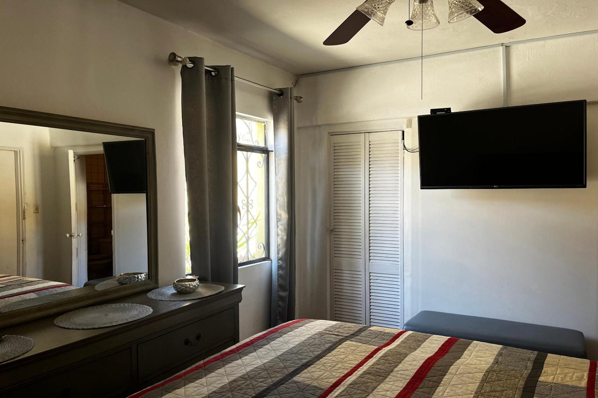 Oyo Hotel Linda Tijuana Kültér fotó
