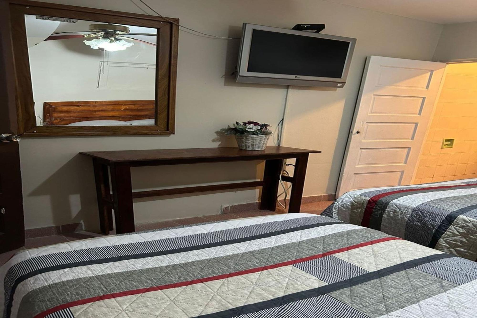 Oyo Hotel Linda Tijuana Kültér fotó